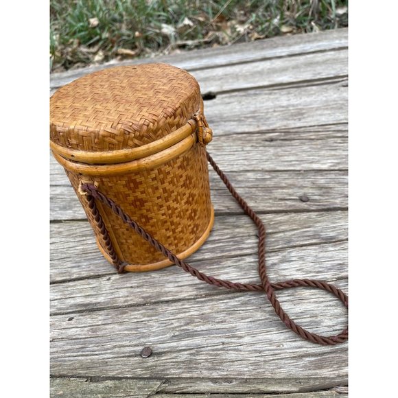 Vintage Wicker Bamboo Small Round Box Basket With String Handle Hanger - Picture 7 of 12